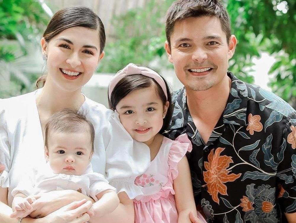 Bức ảnh triệu "like" của mỹ nhân đẹp nhất Philippines và cô con gái nhỏ