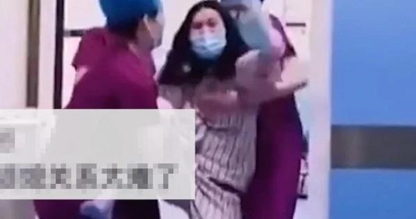 Vừa ra khỏi phòng đẻ vợ đã đuổi đánh chồng, lý do khiến ai cũng ngỡ ngàng