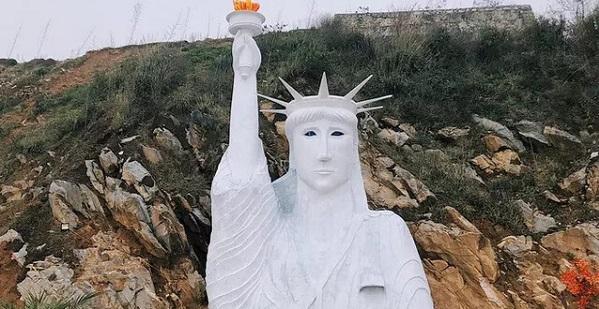 "Cha đẻ" của "Nữ thần tự do" phiên bản "đột biến" chính thức lên tiếng