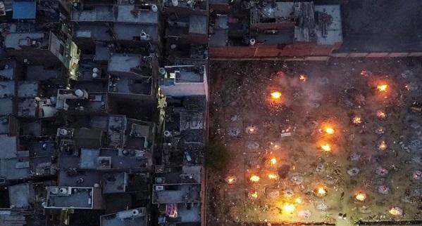 Chỉ với một bức ảnh đã lột tả được hết sự đau thương của đợt bùng dịch Covid-19 ở Ấn Độ