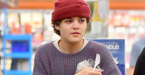 Ở tuổi 19, con trai Johnny Depp có nhiều nét giống người bố nổi tiếng thời còn trẻ