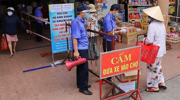 UBND tỉnh Bắc Ninh phát thẻ cho mỗi gia đình đi chợ với tần suất 3 ngày một lần