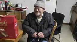 Cụ ông 88 tuổi viết di chúc để lại chục tỷ cho người bán hoa quả xa lạ