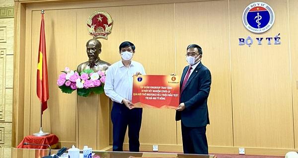 Tập đoàn Vingroup tặng Bộ Y tế 30 máy xét nghiệm Covid-19 qua hơi thở đầu tiên trên thế giới và 2 triệu mẫu test tổng giá trị 460 tỷ đồng