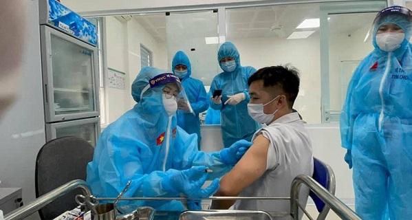 Triển khai tiêm vaccine Covid-19 cho người dân trên địa bàn Hà Nội