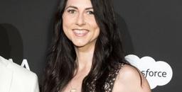 Vợ cũ tỷ phú Jeff Bezos quyên góp từ thiện thêm 2,7 tỷ đô la