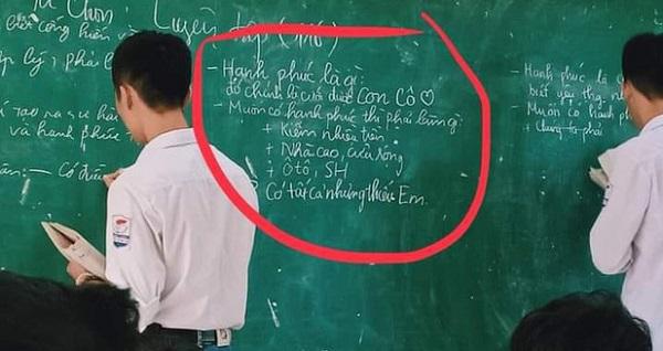 Nam sinh trả lời câu hỏi "hạnh phúc là gì" khiến cô giáo lo sốt vó, dân mạng thì tấm tắc khen thông minh