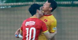 Tiền đạo Công Phượng "quấy" thủ môn Tấn Trường đến mất ăn mất ngủ