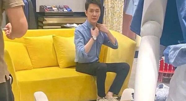 Giữa tin đồn cầu xin tái hợp với Triệu Lệ Dĩnh, Phùng Thiệu Phong lộ gương mặt gầy hóp đến đáng lo ngại