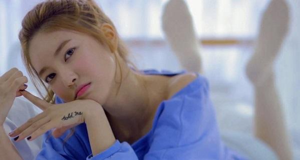 Diễn viên kiêm ca sĩ Kim Yoon Ji kết hôn