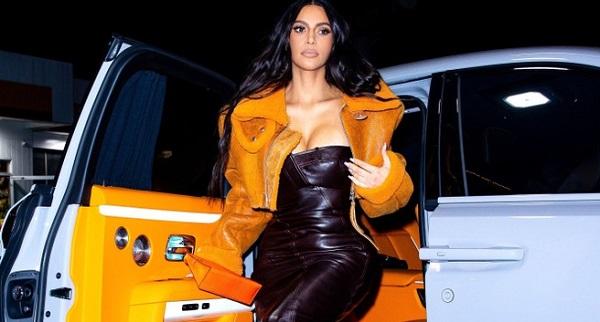 Dù đã ly hôn, Kim Kardashian vẫn mặc áo khoác của Kanye West