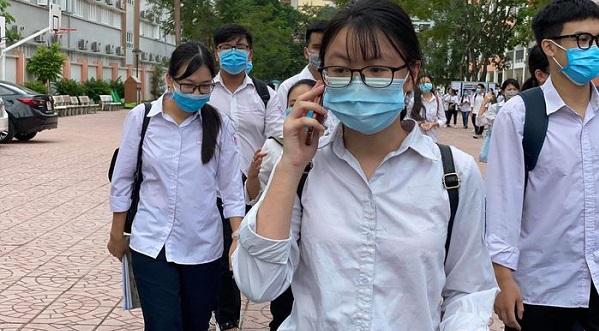 Thí sinh thi THPT 2021 đến điểm thi phải đổi khẩu trang để phòng gian lận