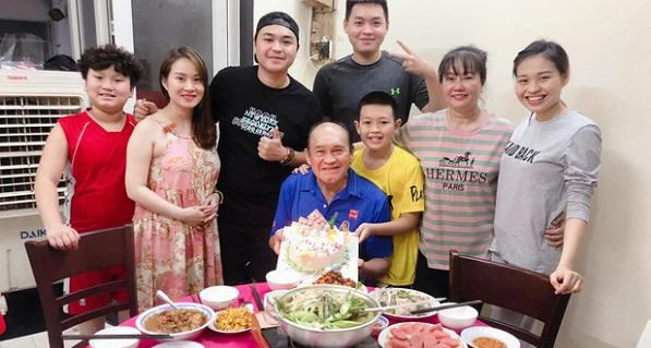 Duy Phước - Lê Lộc vẫn đến mừng sinh nhật bố Duy Phương sau ồn ào bất hiếu