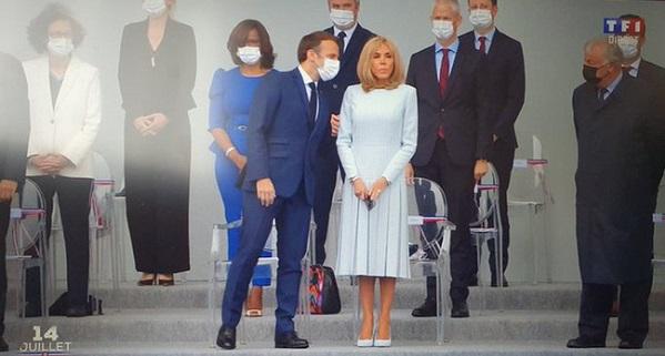 Đệ nhất phu nhân Pháp không đeo khẩu trang, dỗi chồng trong lễ quốc khánh
