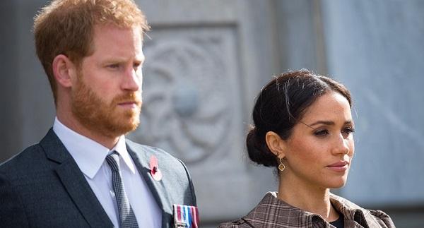 Harry - Meghan muốn về Anh làm lễ rửa tội cho con gái: "Đừng đùa với lửa"