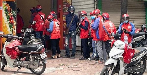 Hà Nội: Đề xuất cấp thẻ cho shipper giao hàng