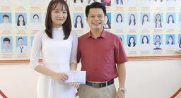 Thủ khoa 30 điểm duy nhất cả nước là học trò của thầy phó hiệu trưởng có "đề ôn tập môn Sinh giống 80% đề chính thức"