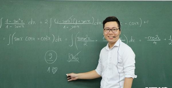 Nam sinh 10 điểm Toán thi tốt nghiệp, thầy giáo thưởng nóng xe SH mới toanh