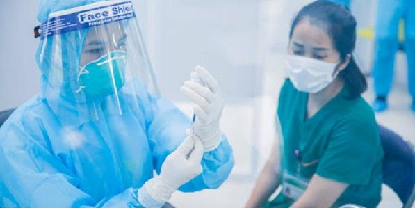 Quy định sàng lọc trước tiêm vaccine Covid-19 mới: Bầu dưới 13t không tiêm