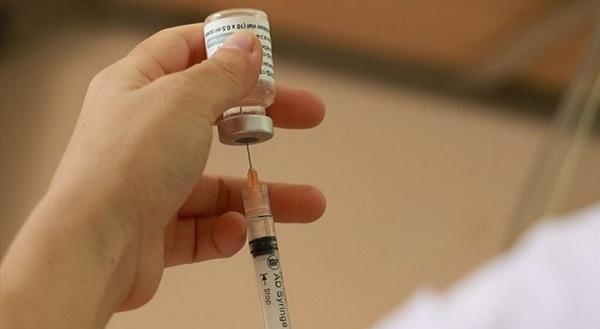 Thêm tác dụng phụ hiếm gặp khi tiêm vaccine AstraZeneca