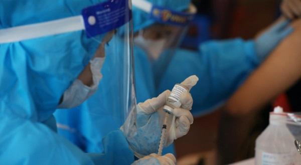 Trước khi tiêm vaccine Covid-19 cần chuẩn bị gì cho trẻ?