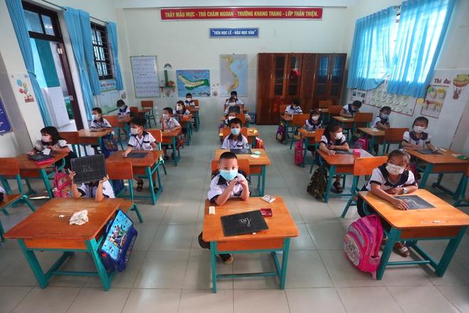 TP.HCM: Sáng 20/10, những học sinh đầu tiên trở lại trường sau nghỉ dịch