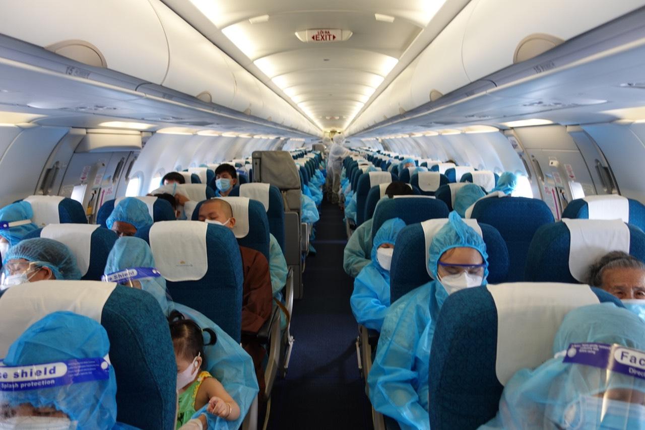 Hậu giãn cách, đi máy bay hành khách cần chuẩn bị những gì?