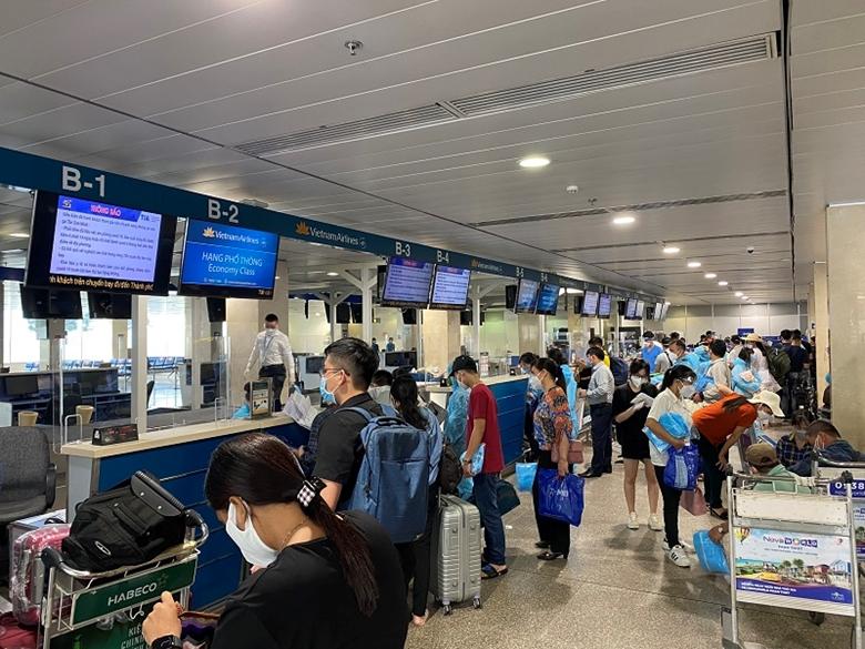 Dừng kê khai bản cam kết phòng dịch Covid-19 khi đi tàu, máy bay