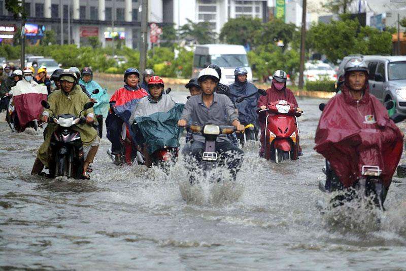 Áp thấp nhiệt đới vào gần bờ, khu vực Nam Trung Bộ mưa lớn