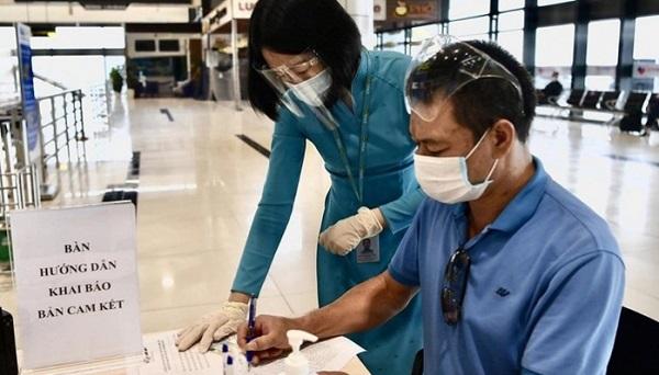 Bộ GTVT yêu cầu khách đi máy bay vẫn phải kê khai thông tin trên giấy