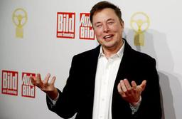 Tỉ phú giàu nhất thế giới Elon Musk thành kẻ không nhà