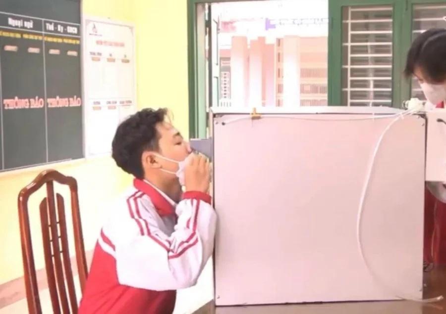 Nam sinh Quảng Trị chế tạo thành công Robot lấy mẫu xét nghiệm Covid-19 giá 20 triệu đồng