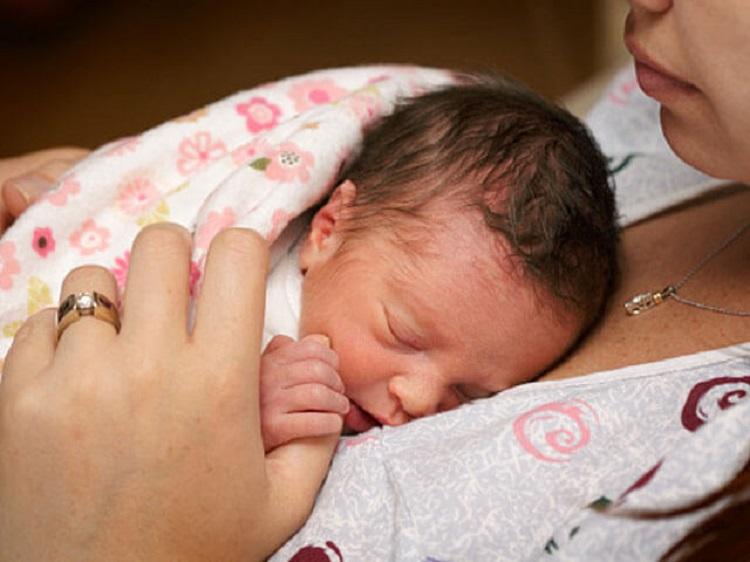 Đẻ con vào ban ngày tốt hơn ban đêm