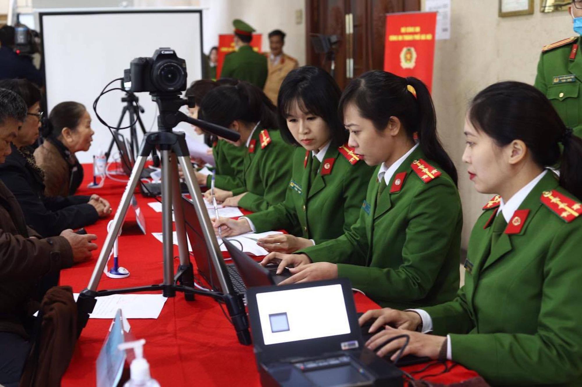 Nhiều địa phương chưa thể tiến hành cấp CCCD gắn chíp