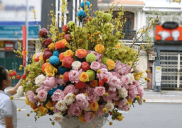 Những món quà 8/3 "nặng đô": Từ bình hoa 65 triệu đến xe hơi tiền tỷ