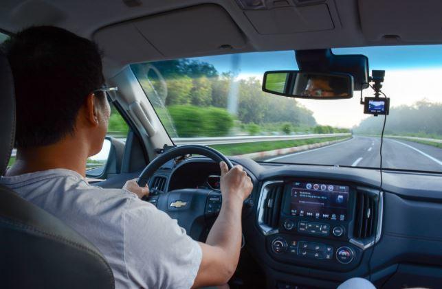 Mới lấy bằng lái thì đi xe nào vừa dễ vận hành mà giá cả hợp lý?