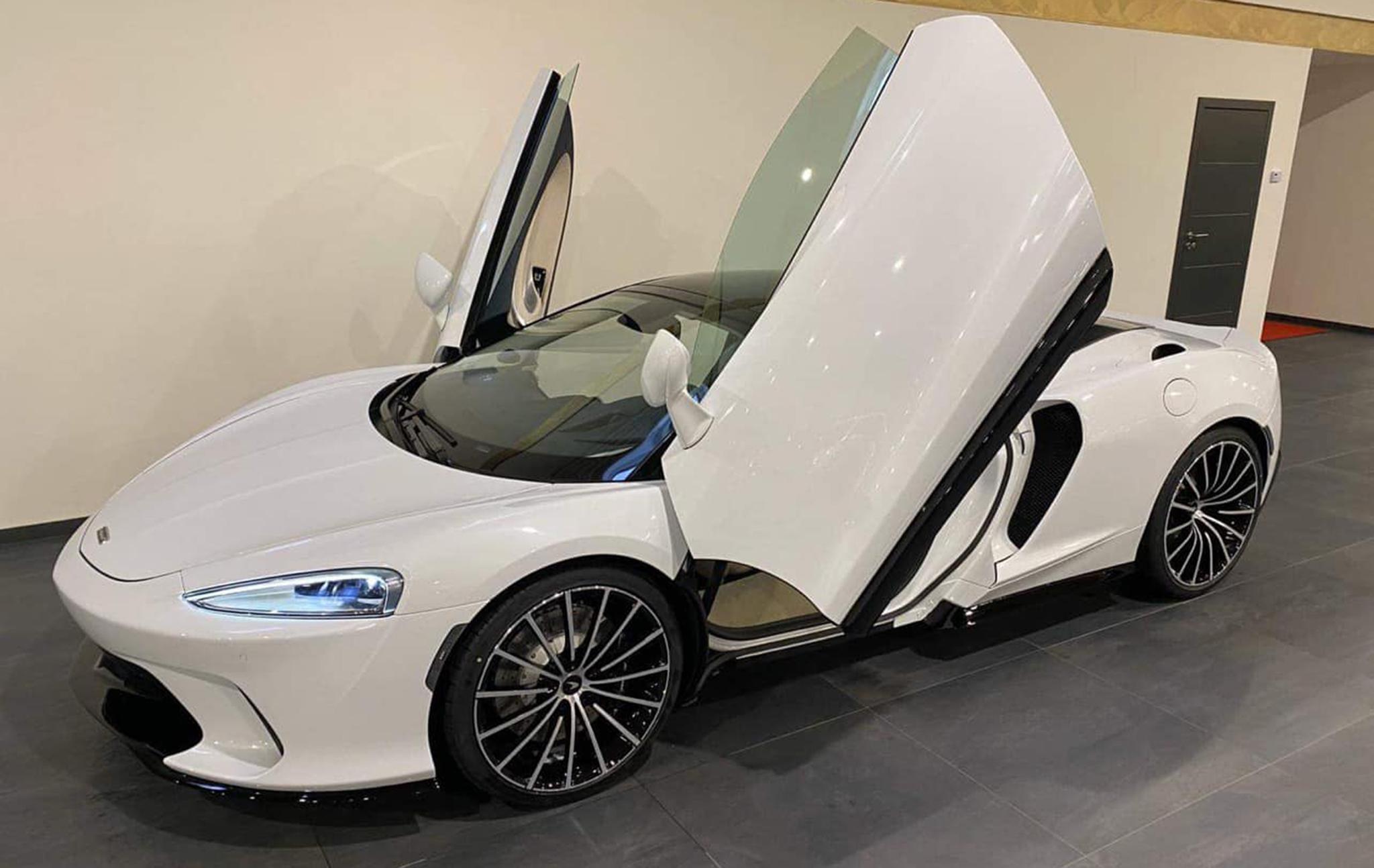 MCLAREN GT: Siêu xe thể thao có cốp chứa vừa túi Golf đầu tiên về Việt Nam