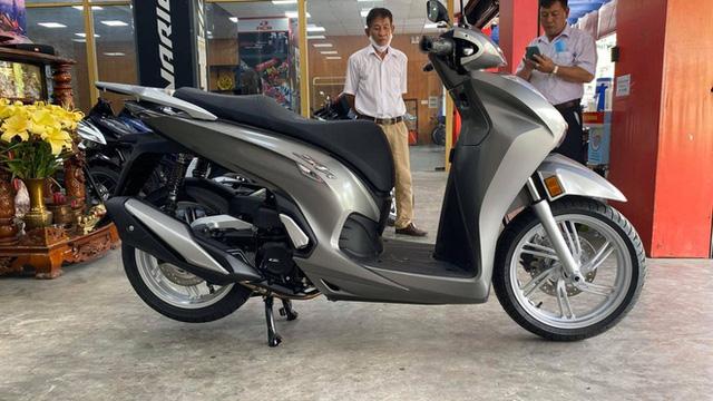 Honda SH 350i nhập Ý đầu tiên tại Việt Nam có giá 328 triệu đồng, đắt liệu có xắt ra miếng?