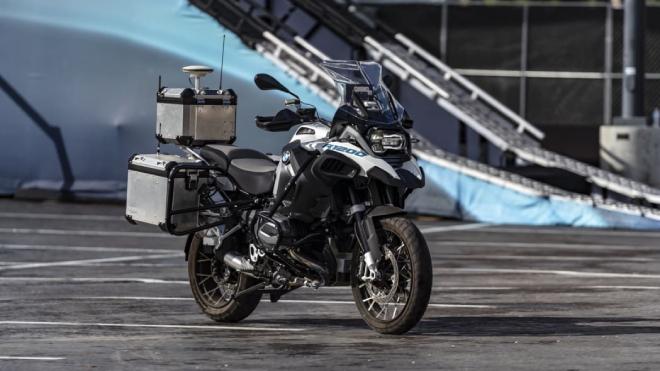 Motor thông minh tự lái, lỡ có say thì cứ lên xe để được đưa về "tận cửa"?