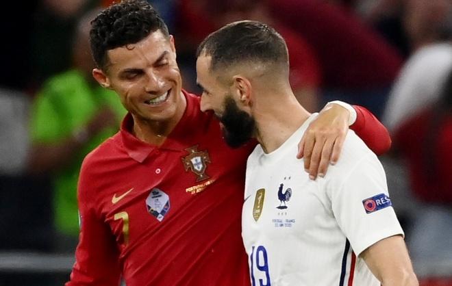 EURO 2020: Nghi án Ronaldo "chỉ đạo" cho Benzema chuyền bóng câu giờ những phút cuối trận Pháp - Bồ Đào Nha