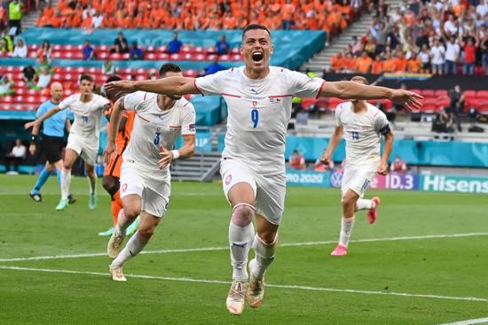 Kết quả EURO 2020: Hà Lan 0-2 Czech, thẻ đỏ ngớ ngẩn và điểm kết đáng tiếc cho "Cơn lốc màu da cam"