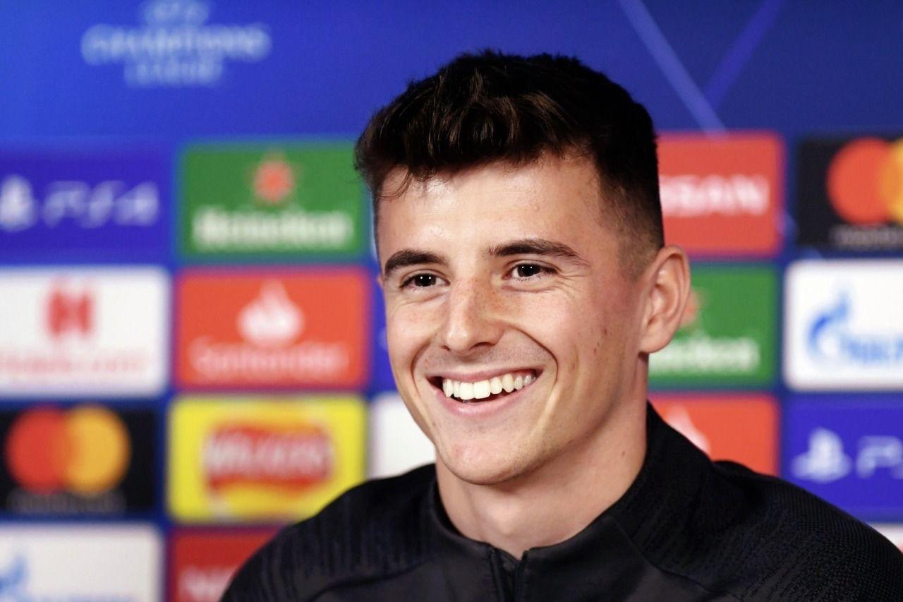 Chị em chú ý: trận quyết đấu giữa Anh và Đức cũng là cuộc chiến của 2 hot-boy đẹp trai đá bóng giỏi