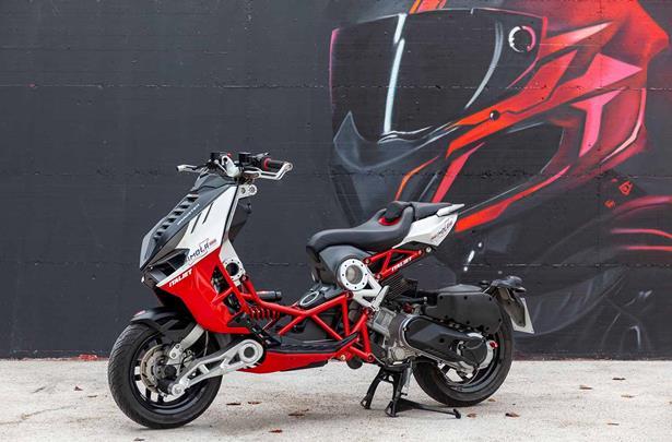 Xe tay ga Italia hàng độc với thiết kế viễn tưởng sắp được nhập về Việt Nam