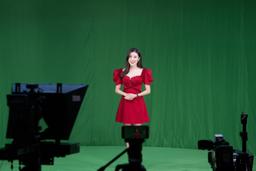 Á hậu Huyền My gây chú ý khi đeo đồng hồ giá 3 tỷ khi làm MC thể thao