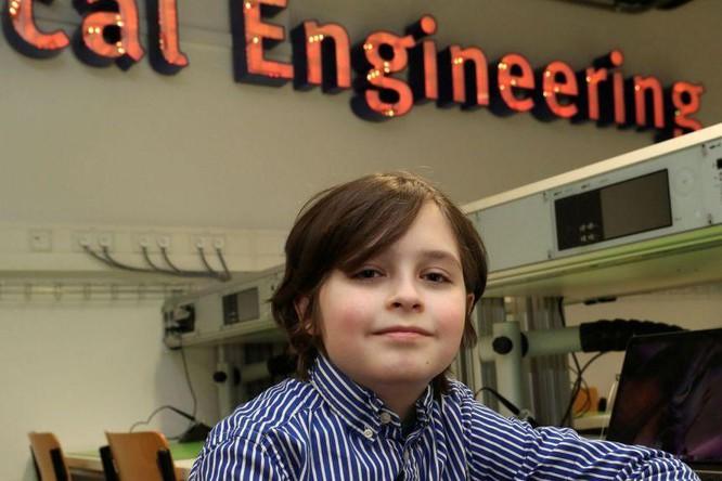 Thiên tài người Bỉ 11 tuổi đã tốt nghiệp đại học muốn tìm kiếm "cuộc sống bất tử"