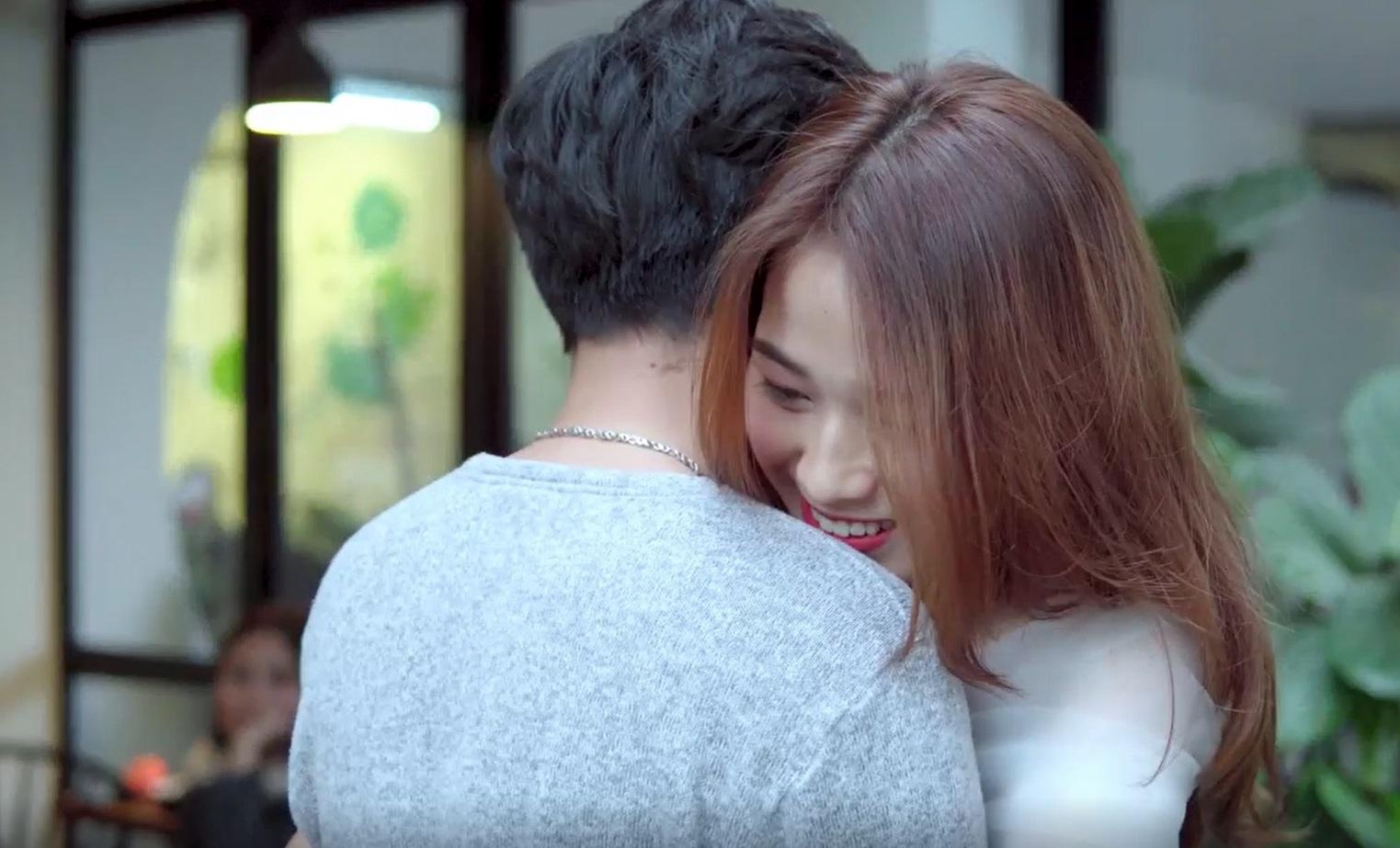 Nóng: Fan phát hiện ảnh HH Đỗ Thị Hà tình tứ bên trai lạ thời chưa đăng quang