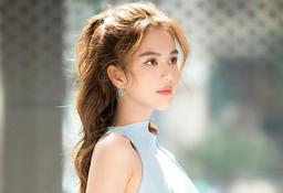 Instagram Ngọc Trinh cán mốc 5,5 triệu theo dõi, bám sát Sơn Tùng M-TP