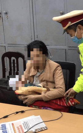 Quảng Ninh: Cứu người mẹ bế con nhỏ định nhảy cầu tự tử