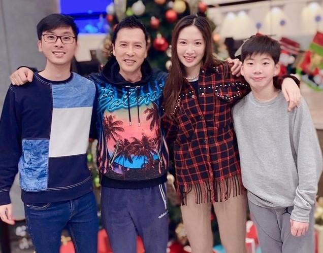 Chân Tử Đan hàn gắn với con trai riêng sau nhiều năm bị chỉ trích vô tâm