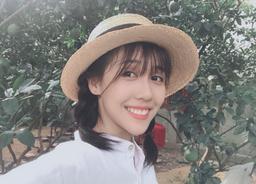 "Thánh nữ nhạc chế" Hậu Hoàng khoe ảnh cũ điệu đà của mình cách đây 7 năm